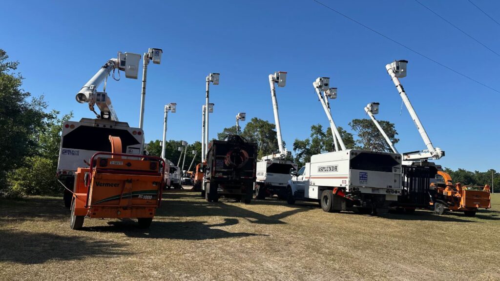 Comparing the US Aerial Lift Market Leaders Altec, Versalift, and AxionLift