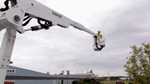 Hydraulic Systems in Aerial Lifts Why Load-Sensing Post-Compensated Flow Matters